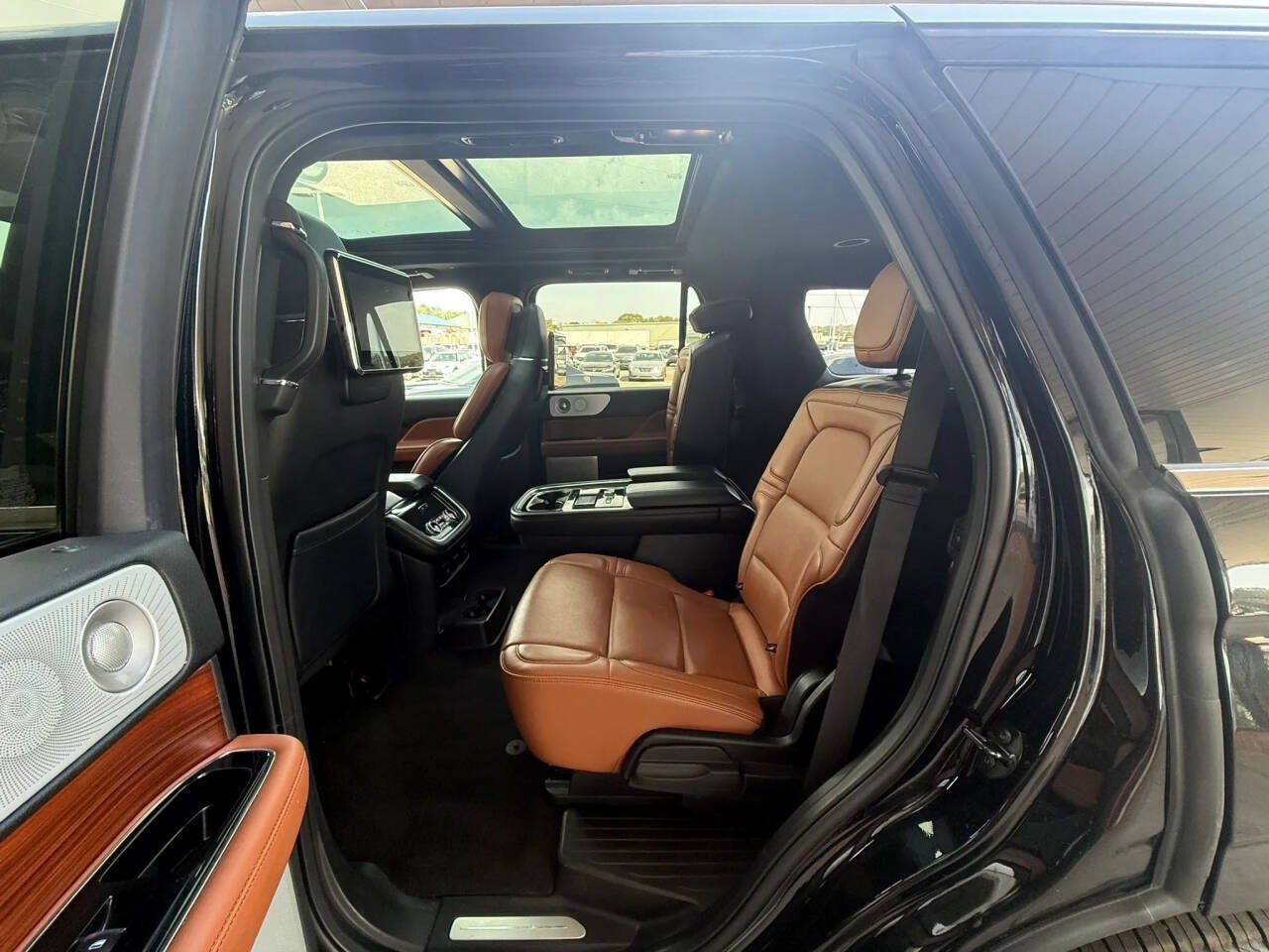 Used 2018 Lincoln Navigator Reserve AWD/4WD image 23