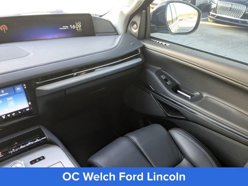 Certified 2025 Lincoln Navigator Reserve AWD/4WD image 19