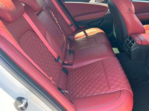 Used 2022 Genesis G70 3.3T Launch Edition RWD image 17