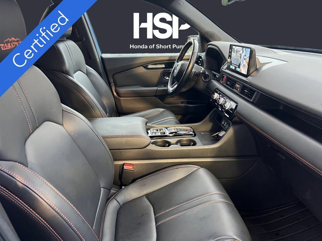 Used 2025 Honda Pilot TrailSport image 15