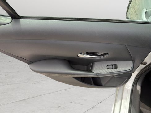 Certified 2021 Nissan Sentra SV FWD image 33