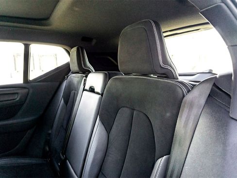 Used 2021 Volvo XC40 P8 Recharge image 26