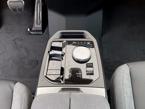 Used 2026 BMW iX xDrive60 w/ M Sport Package image 24