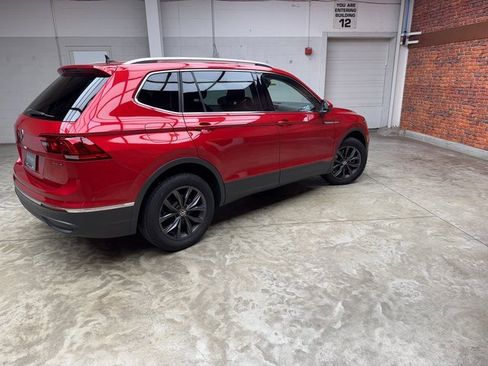 Used 2022 Volkswagen Tiguan SE image 6