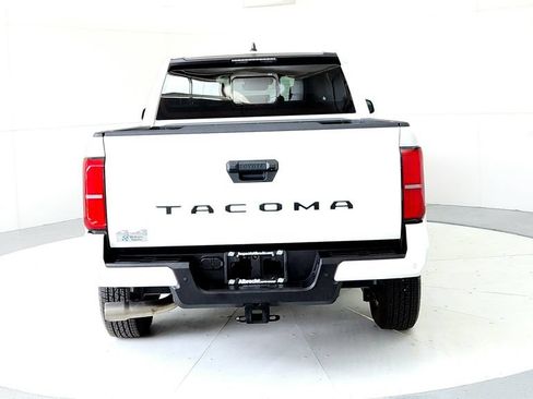 Used 2025 Toyota Tacoma SR5 AWD/4WD image 5