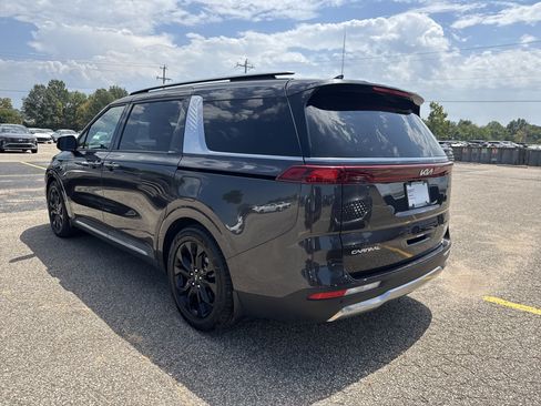 Used 2024 Kia Carnival SX Prestige FWD image 3