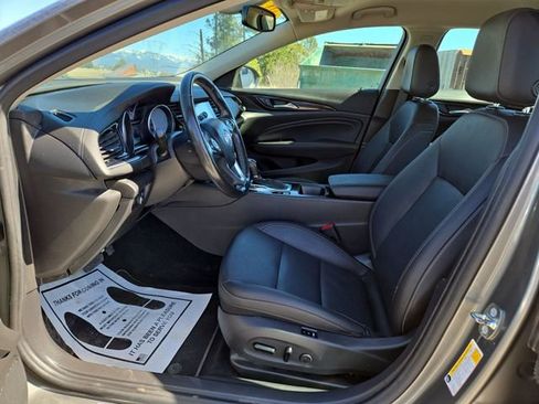 Used 2018 Buick Regal Essence w/ Driver Confidence Package #1 AWD/4WD image 3