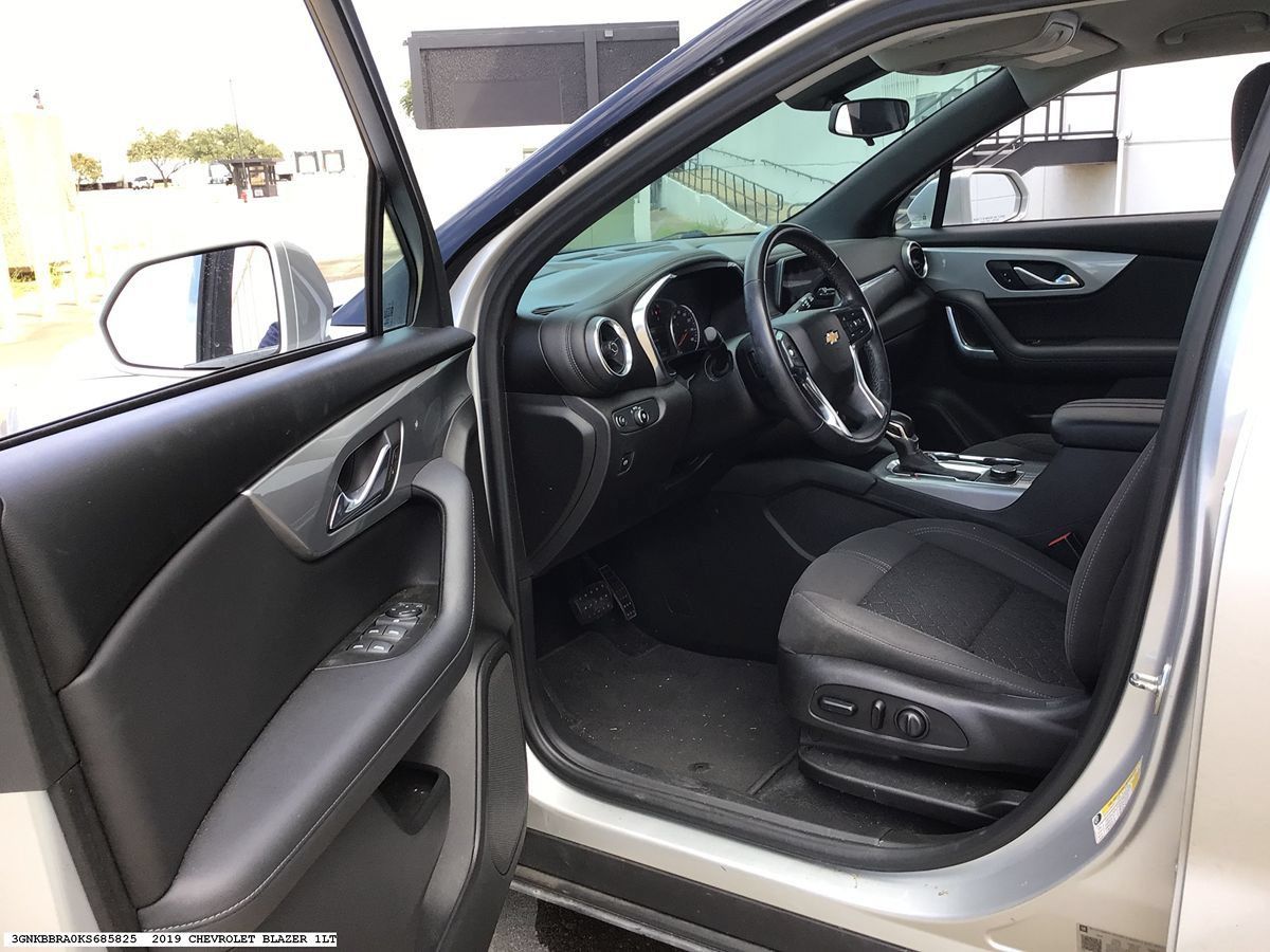 Used 2019 Chevrolet Blazer LT FWD image 8