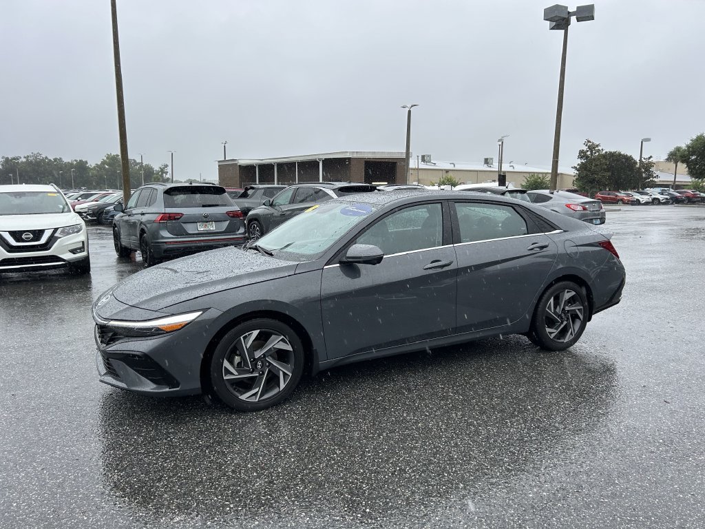 Certified 2024 Hyundai Elantra Limited FWD image 11