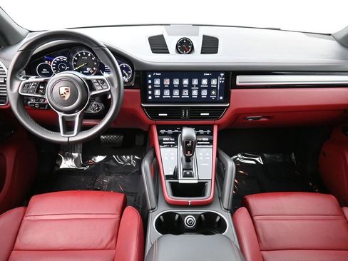 Certified 2023 Porsche Cayenne Platinum Edition AWD/4WD image 6