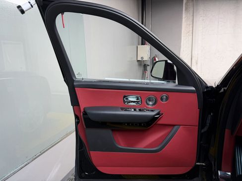 Used 2020 Rolls-Royce Cullinan image 12