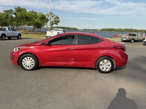 Used 2016 Hyundai Elantra SE FWD image 4