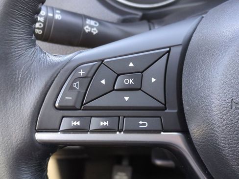 Used 2018 Nissan Rogue SV w/ Premium Package image 25