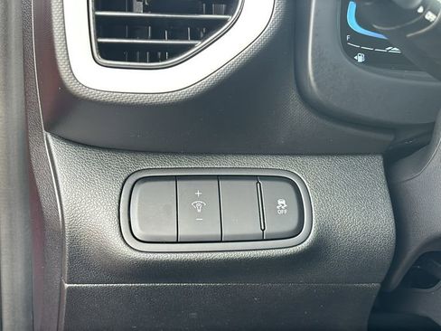 Used 2023 Hyundai Venue Limited image 15