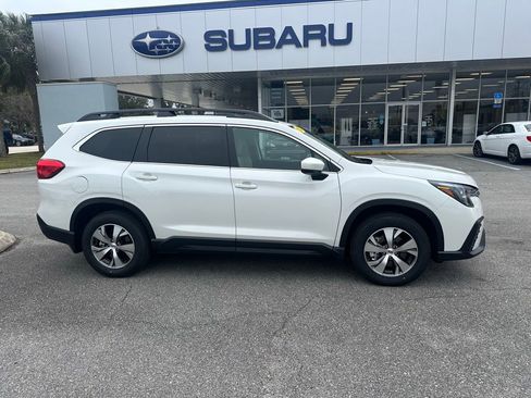 Used 2025 Subaru Ascent Premium image 2