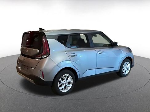 Used 2025 Kia Soul LX w/ LX Technology Package FWD image 10
