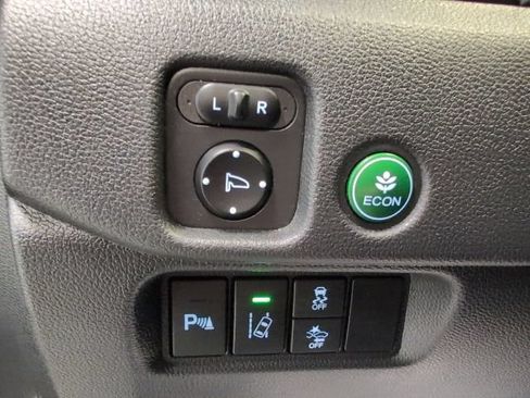 Used 2017 Honda Pilot Touring image 17