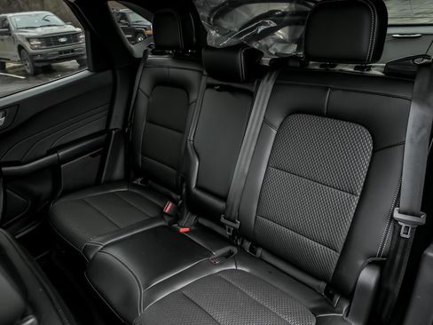 Used 2024 Ford Escape SE image 16