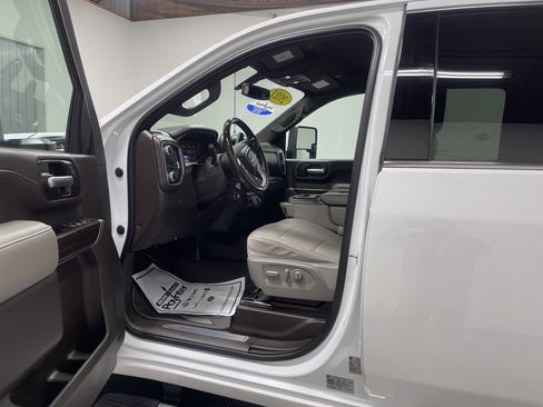 Used 2021 GMC Sierra 2500 SLE w/ SLE Value Package; AWD/4WD image 9