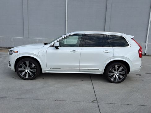 Used 2024 Volvo XC90 T8 Plus w/ Protection Package Premier AWD/4WD image 2