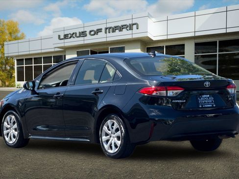 Used 2021 Toyota Corolla LE FWD image 3