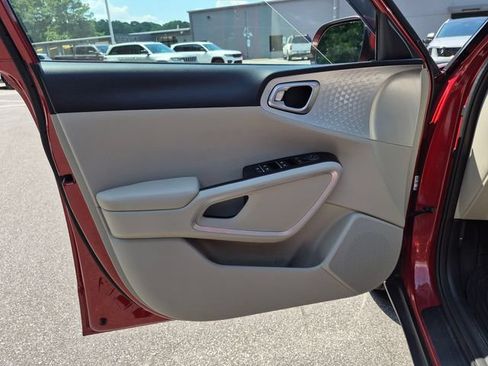 Used 2024 Kia Soul LX w/ Option Group 015 FWD image 10
