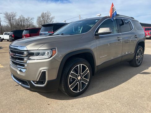 Certified 2023 GMC Acadia SLT w/ Preferred Package image 1