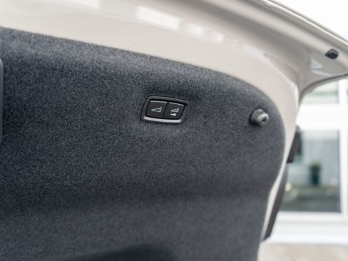 Used 2021 Porsche Taycan RWD image 44