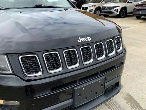 Used 2017 Jeep Compass Latitude image 29