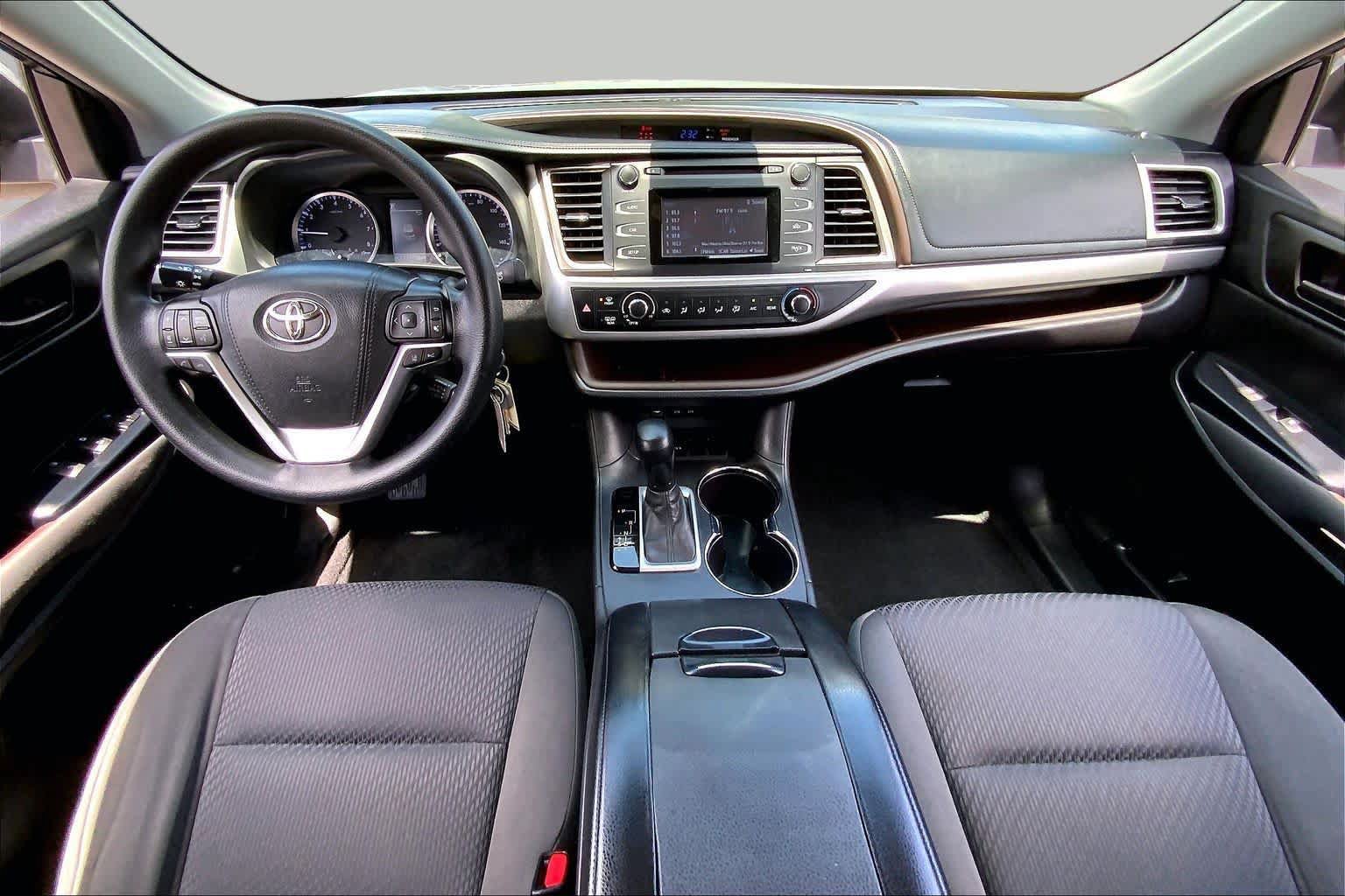 Used 2017 Toyota Highlander LE FWD image 14