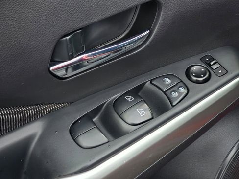 Used 2020 Nissan Kicks SV image 15