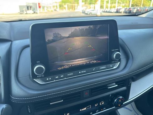 Used 2023 Nissan Rogue SV image 20