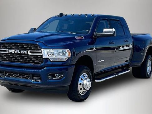 Used 2022 RAM 3500 Big Horn w/ Level 1 Equipment Group image 2