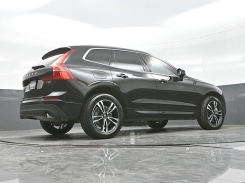 Used 2020 Volvo XC60 T8 Momentum image 28