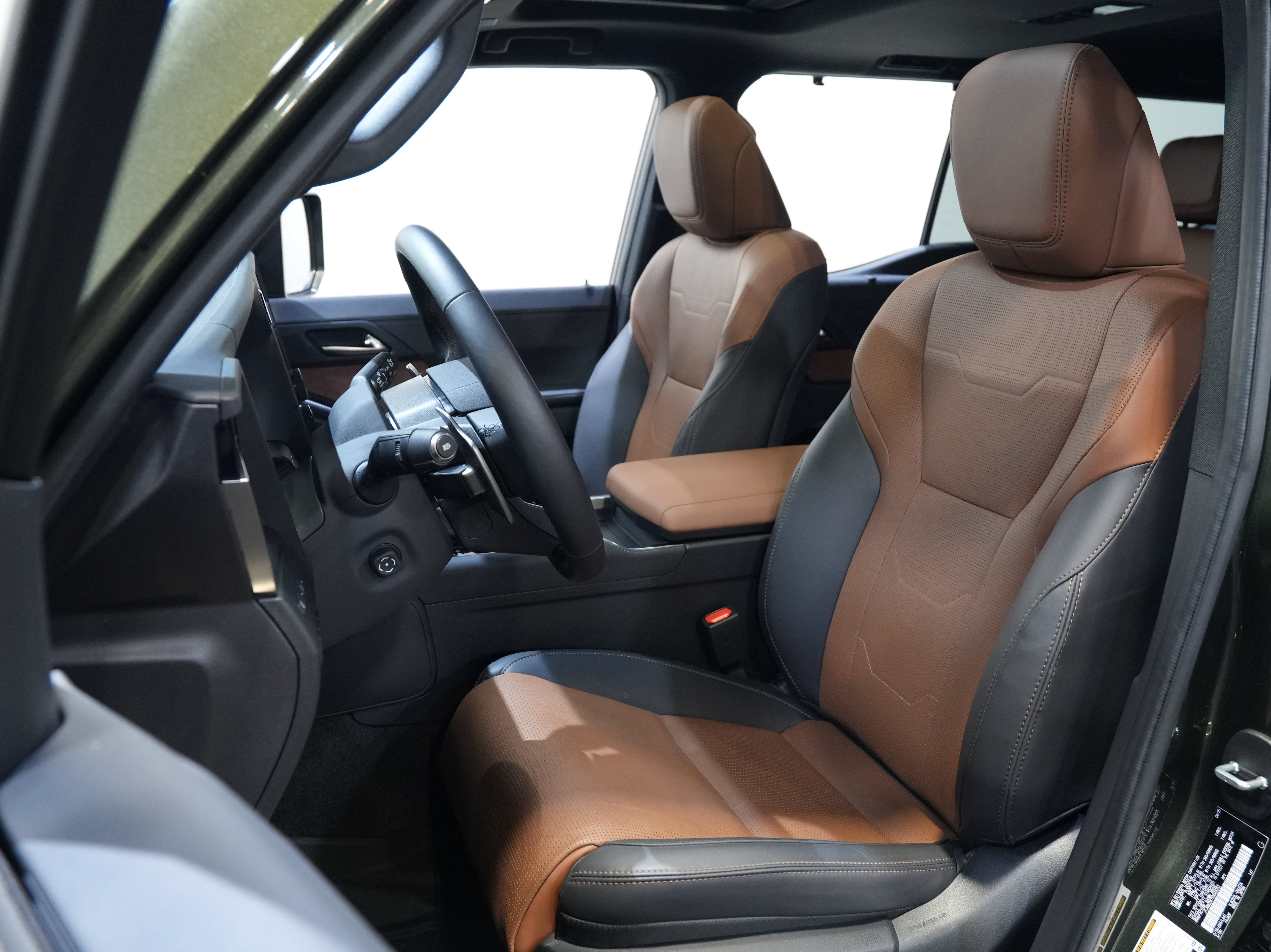 Used 2025 Lexus GX 550 w/ Accessory Package (Z1) AWD/4WD image 28