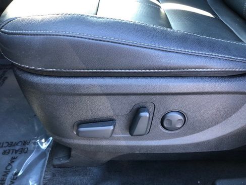 Used 2024 Kia Telluride EX w/ EX Captain's Chair Package image 14