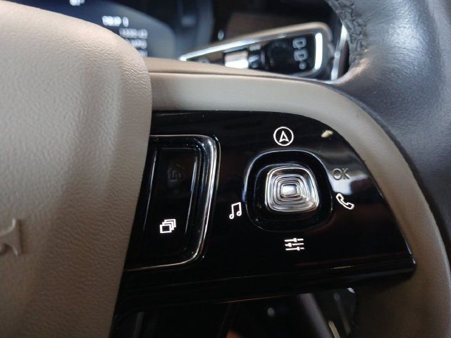 Used 2021 Lincoln Corsair Reserve w/ Equipment Group 201A FWD image 7