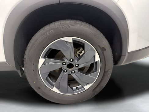 Used 2024 Nissan Rogue SV FWD image 40