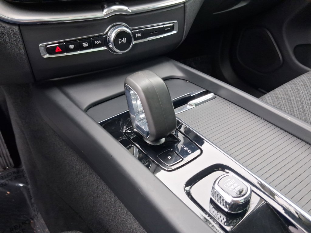 Certified 2024 Volvo XC60 B5 Core AWD/4WD image 22