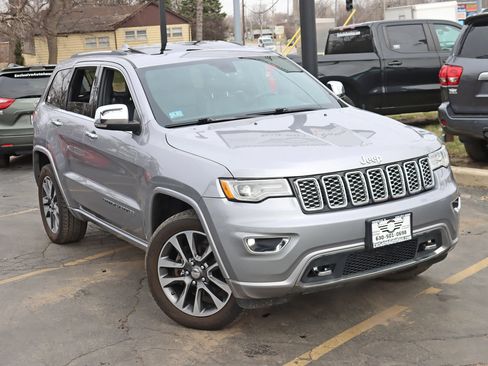 Used 2017 Jeep Grand Cherokee Overland AWD/4WD image 7