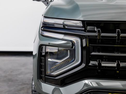 Used 2026 Chevrolet Tahoe Z71 w/ Comfort Package AWD/4WD image 3