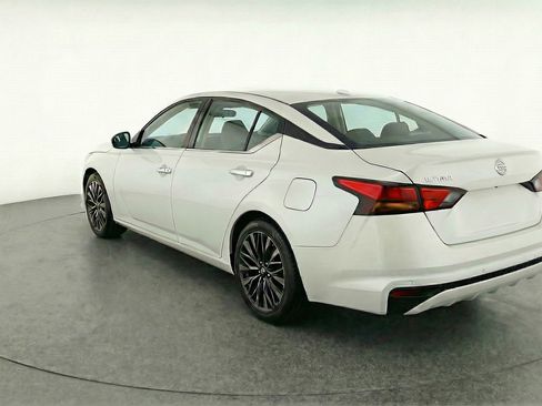 Used 2025 Nissan Altima 2.5 SV image 6