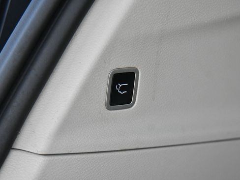 Used 2023 Chrysler Voyager LX FWD image 42