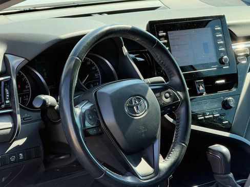 Used 2021 Toyota Camry SE FWD image 9