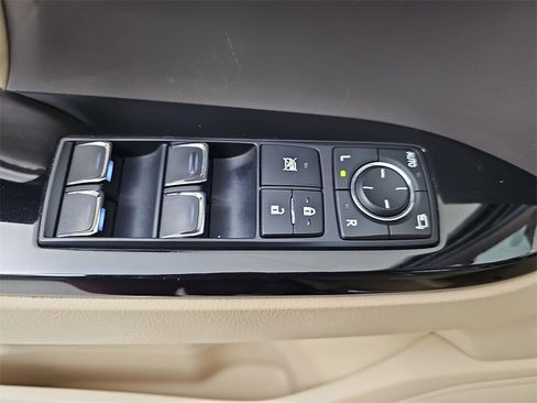 Used 2021 Lexus LX 570 4WD w/ Luxury Package image 31