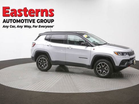 Used 2025 Jeep Compass Trailhawk w/ Trailer Tow Group AWD/4WD image 46