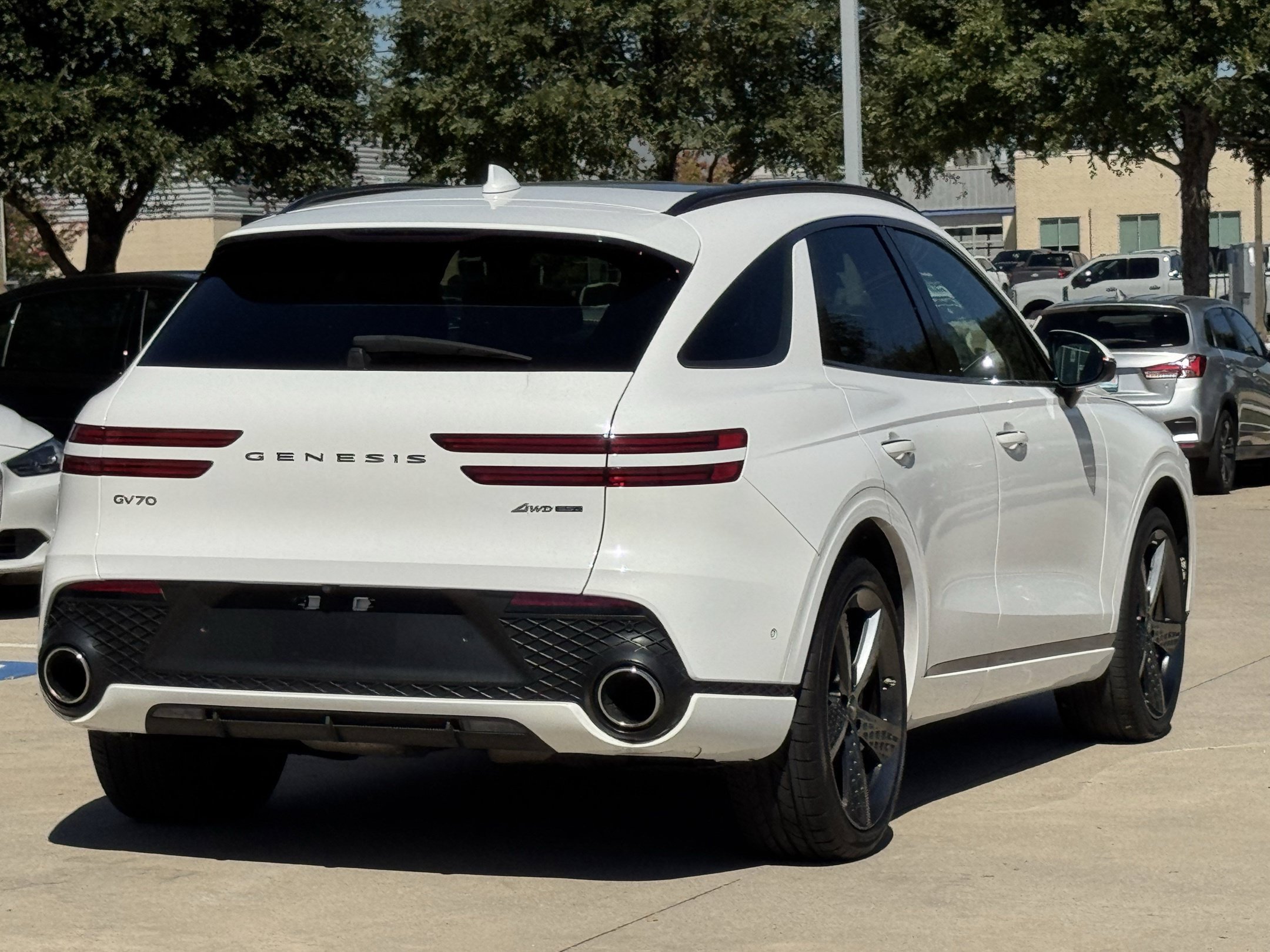 Used 2022 Genesis GV70 3.5T Sport w/ Sport Prestige Package AWD/4WD image 4