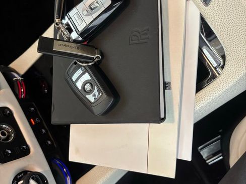 Used 2016 Rolls-Royce Wraith RWD image 40