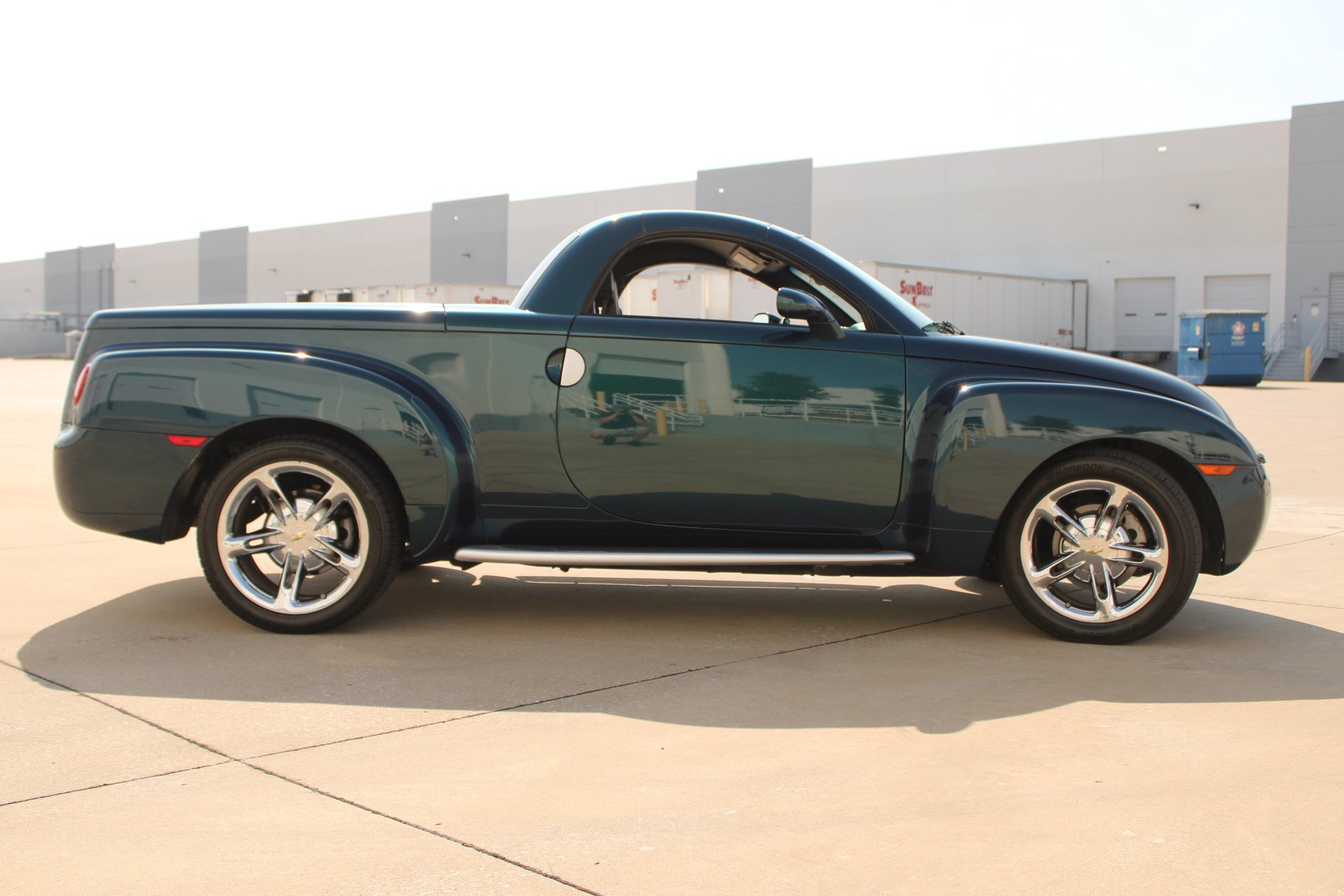 Used 2005 Chevrolet SSR w/ Preferred Equipment Group RWD image 18