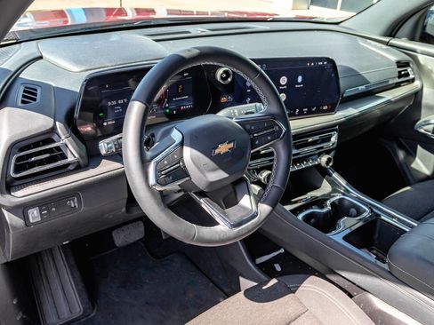 Used 2026 Chevrolet Traverse LT FWD image 8